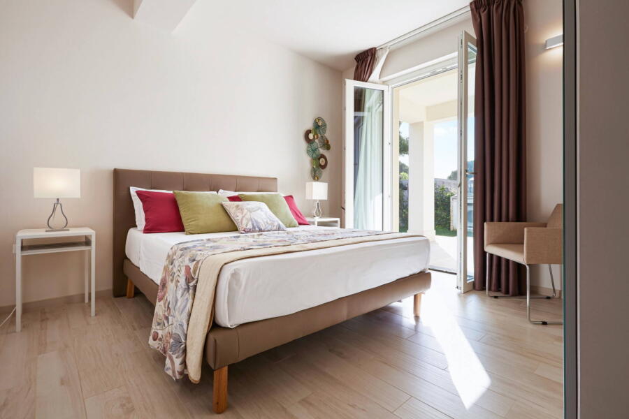 The brown bedroom in Villa Levante