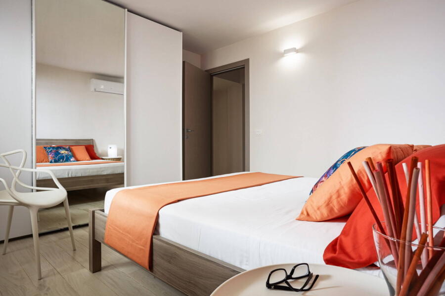 The orange bedroom in villa Levante