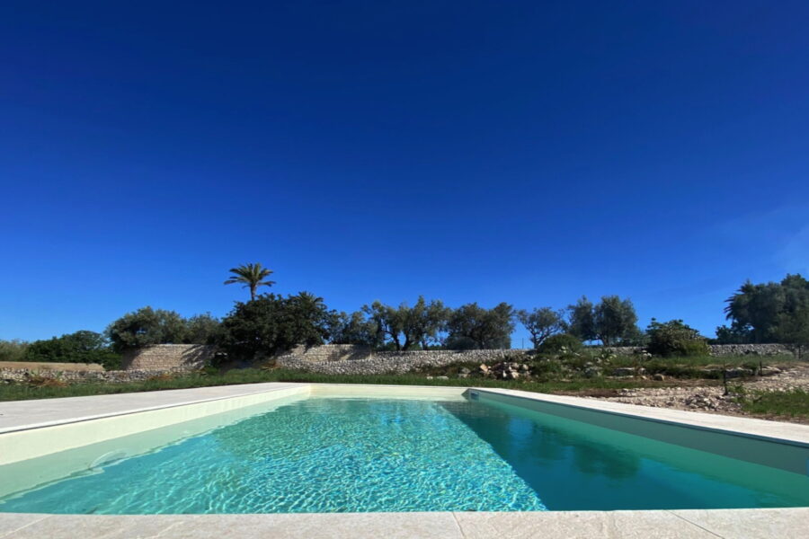 The swimming pool surrounded by the countryside 