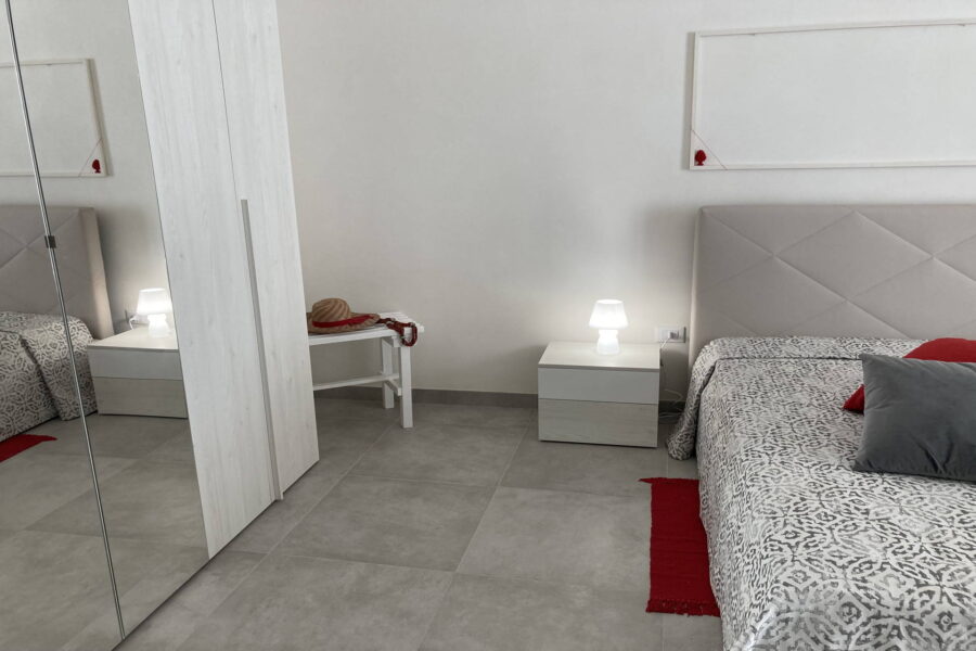The ground floor "rossa" double bedroom en suite