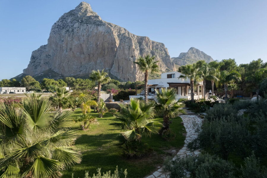 VillSeaBreeze_SanVitoLoCapo_Sicily_EntranceView_ScenTravel