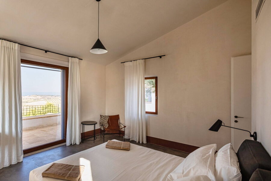 NotoHillVilla_Noto_BedroomView_ScenTravel_Sicily