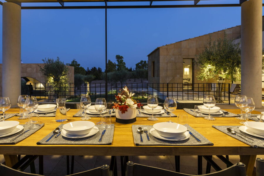 NotoHillVilla_Noto_EveningDinnerOuside_ScenTravel_Sicily