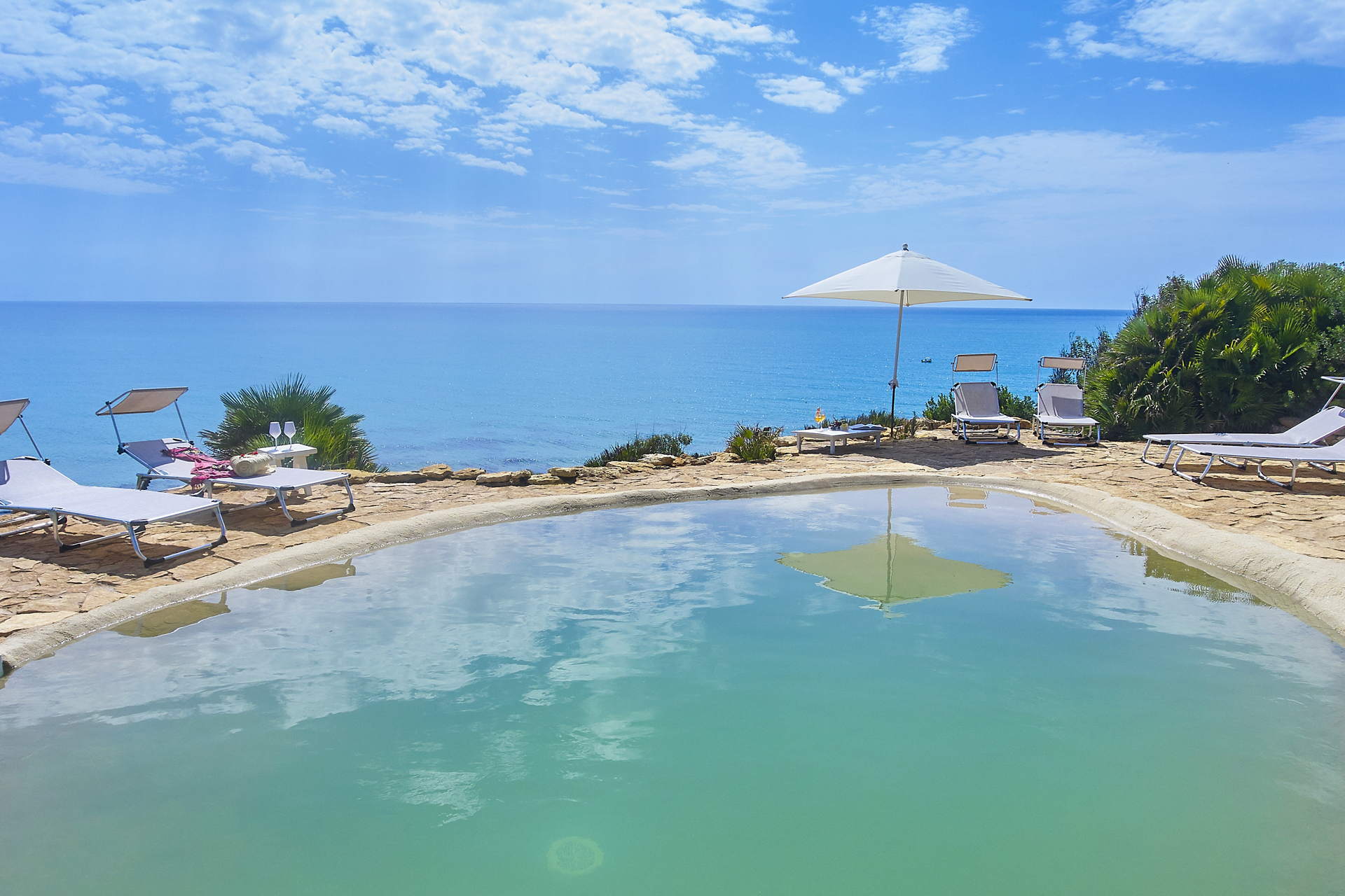 beach-villa-with-pool-Scent of Sicily