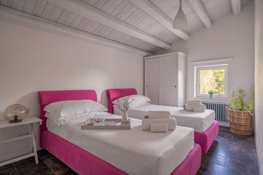 Pink Twin Bedroom in a Sicilian Baroque villa in Sicily