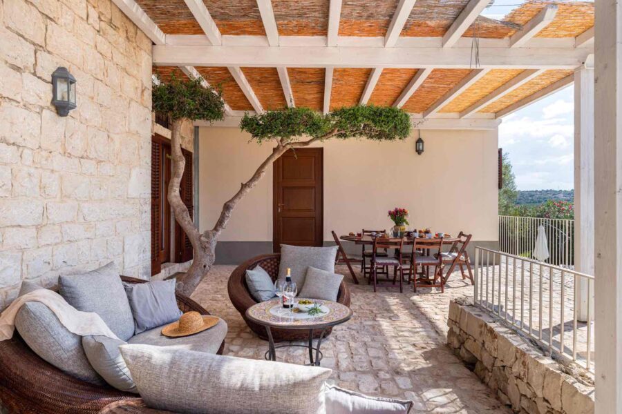 Sicily Villa with Pool - Villa Cudiano Courtyard