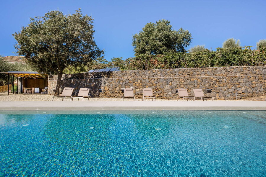 VillaSciara_Etna_PoolSunbed_ScentOfSicily