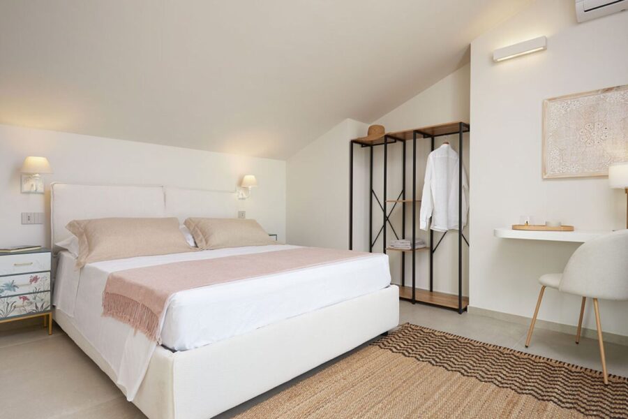 Sea Essence elegant attic bedroom in Pozzallo – Sicily Luxury Villas with pool