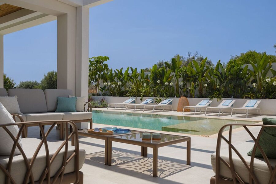 Sea Essence covered outdoor lounge with private pool in Pozzallo – Sicily Luxury Villas with pool