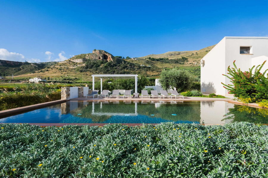 Private pool at Villa Brezza Marina in Scopello with mountain and countryside views, sun loungers and pergola – Sicily Luxury Villas and Sicily villas with pool