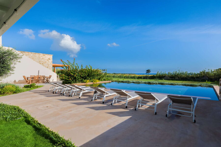 Solarium and private pool at Villa Brezza Marina in Scopello with sun loungers and panoramic sea view – Sicily Luxury Villas and Sicily villas with pool