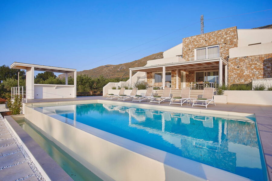 Villa White Horizon infinity pool terrace with sun loungers and modern stone villa exterior in Castellammare del Golfo – Sicily Luxury Villas with pool